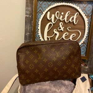 ❗️SOLD❗️LV Cosmetic Pouch TrousseToilette 28